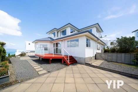 Photo of property in 45 Tamworth Crescent, Newlands, Wellington, 6037