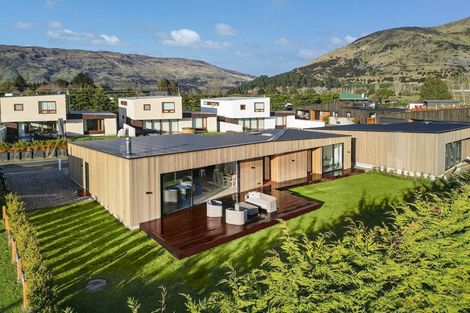 Photo of property in 13 Fern Burn Close, Wanaka, 9305