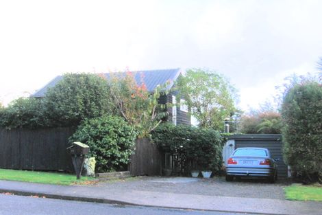 Photo of property in 16 Matenga Street, Waikanae, 5036