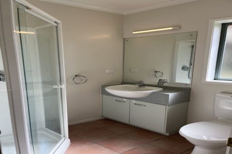 Photo of property in 3 Russett Grove, Henderson, Auckland, 0612