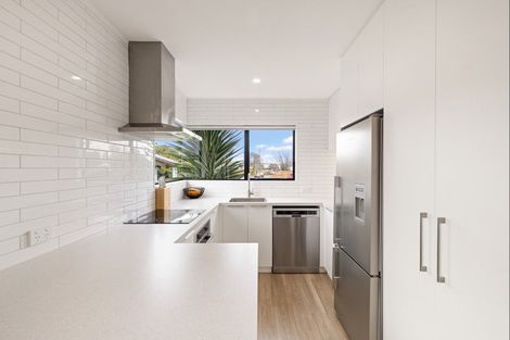 Photo of property in 100 Hillcrest Drive, Kelvin Grove, Palmerston North, 4414