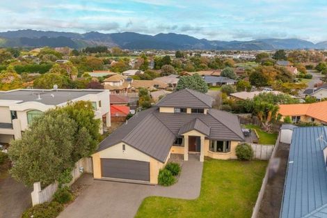 Photo of property in 6 Shearwater Rise, Paraparaumu Beach, Paraparaumu, 5032