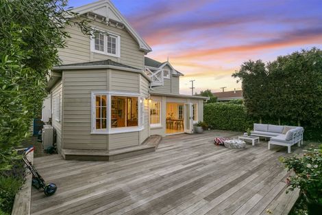 Photo of property in 2/4 Stratford Avenue, Milford, Auckland, 0620