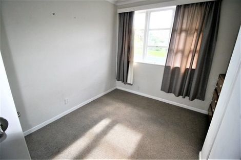 Photo of property in 12 Covil Avenue, Te Atatu South, Auckland, 0610