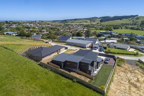 Photo of property in 21 Rauta Way, Helensville, 0800