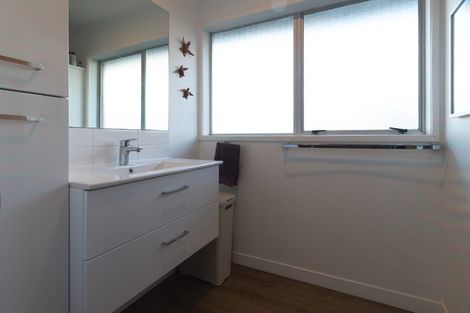 Photo of property in 49 Butterworth Drive, Glendene, Auckland, 0602