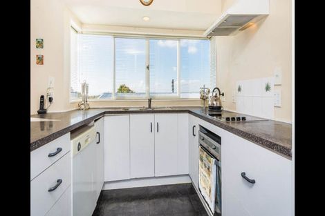 Photo of property in 1/4 Girrahween Drive, Totara Vale, Auckland, 0629