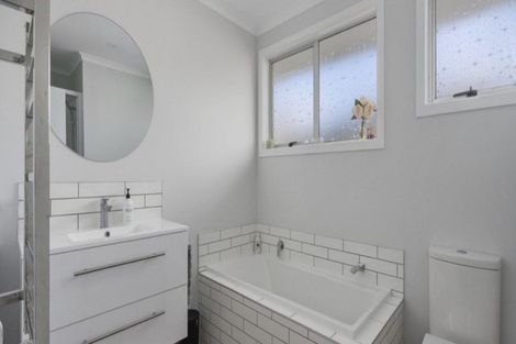 Photo of property in 34 Wesley Avenue, Frankleigh Park, New Plymouth, 4310