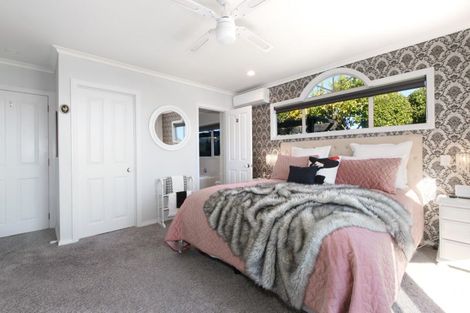 Photo of property in 5 Downing Place, Welcome Bay, Tauranga, 3112