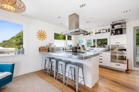 Photo of property in 185 Breaker Bay Road, Breaker Bay, Wellington, 6022