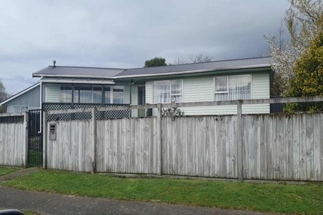 Photo of property in 50 Aniseed Grove, Timberlea, Upper Hutt, 5018
