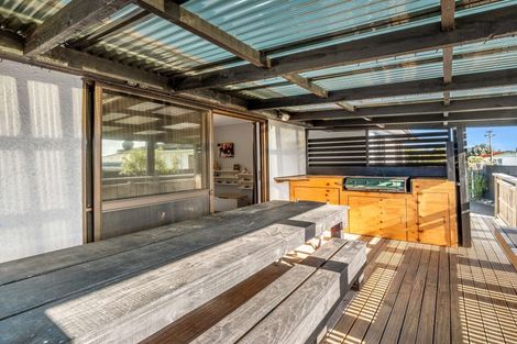 Photo of property in 10 Omori Place, Castlecliff, Whanganui, 4501