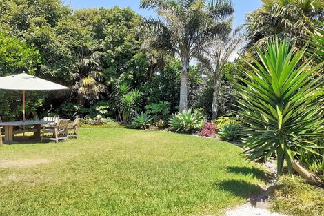 Photo of property in 23 Clinton Avenue, Te Atatu Peninsula, Auckland, 0610