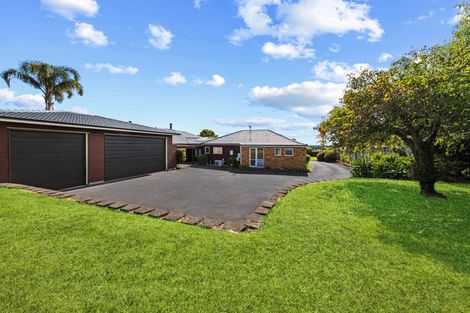 Photo of property in 18 Burgundy Park Avenue, Henderson, Auckland, 0612