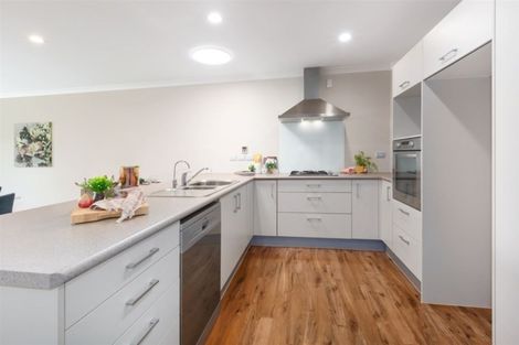 Photo of property in 4 Tongariro Drive, Aotea, Porirua, 5024
