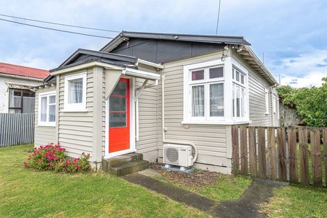 Photo of property in 20 Manuka Street, Castlecliff, Whanganui, 4501