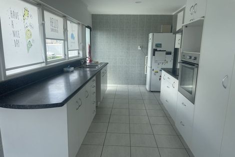 Photo of property in 48 Tauhinu Road, Greenhithe, Auckland, 0632