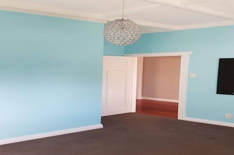 Photo of property in 5a Queen Mary Avenue, New Lynn, Auckland, 0600