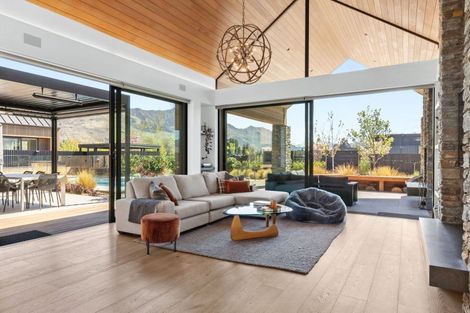 Photo of property in 14 Deans Drive, Wanaka, 9305