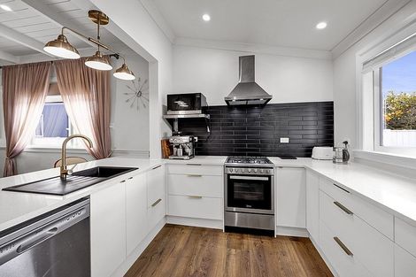 Photo of property in 56 Vogel Street, Hawera, 4610