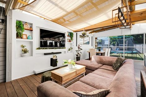 Photo of property in 21 Carthew Street, Okato, 4335