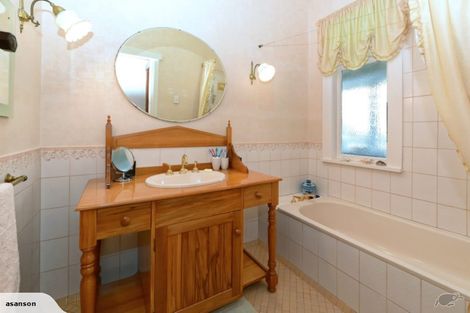 Photo of property in 53 Forest Lake Road, Forest Lake, Hamilton, 3200
