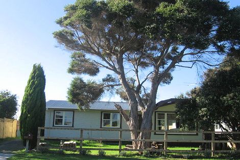 Photo of property in 39 Mazengarb Road, Paraparaumu Beach, Paraparaumu, 5032