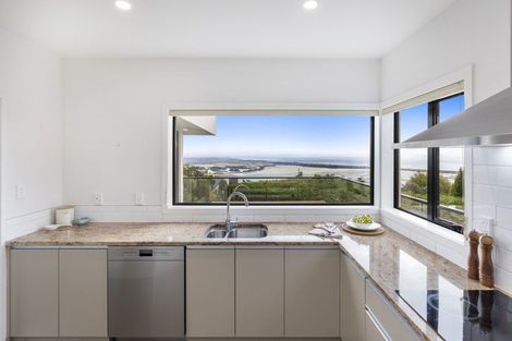 Photo of property in 2/11 Belleview Terrace, Mount Pleasant, Christchurch, 8081