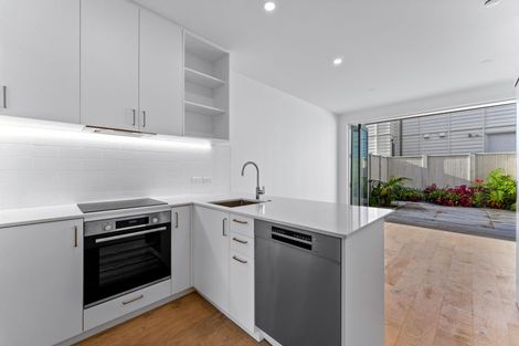 Photo of property in 12 Titoki Close, Matakana, 0985