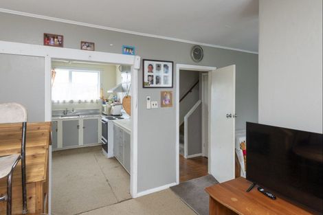 Photo of property in 11 Cambridge Terrace, Kaiti, Gisborne, 4010