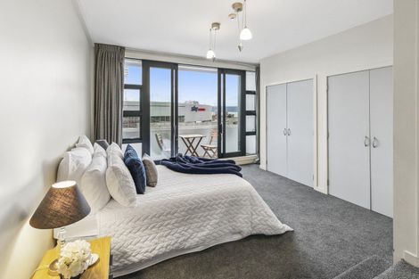 Photo of property in Endeavour Apartments, 8/125 Thorndon Quay, Pipitea, Wellington, 6011