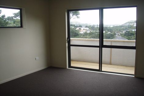 Photo of property in 32a Miles Crescent, Newlands, Wellington, 6037