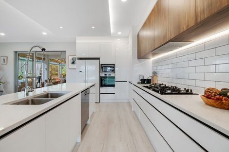 Photo of property in 140 Arran Point Parade, Orewa, 0931