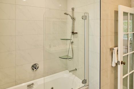 Photo of property in 100 Cheviot Road, Lowry Bay, Lower Hutt, 5013