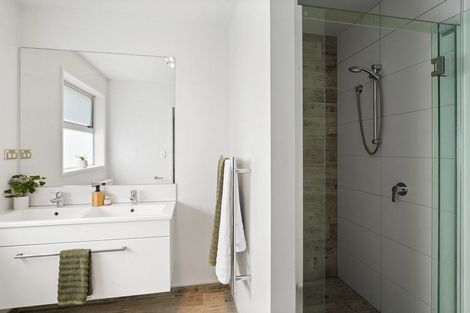 Photo of property in 33 Kahuparere Crescent, Pyes Pa, Tauranga, 3112