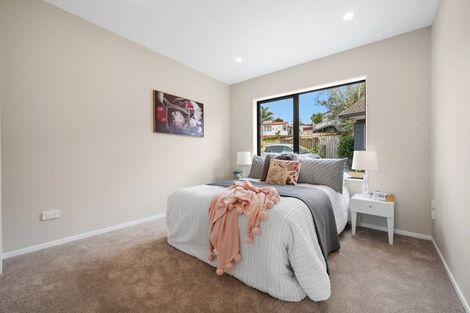 Photo of property in 50 Sandgate Avenue, Botany Downs, Auckland, 2010