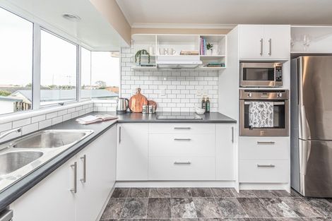Photo of property in 72 Treadwell Street, Springvale, Whanganui, 4501