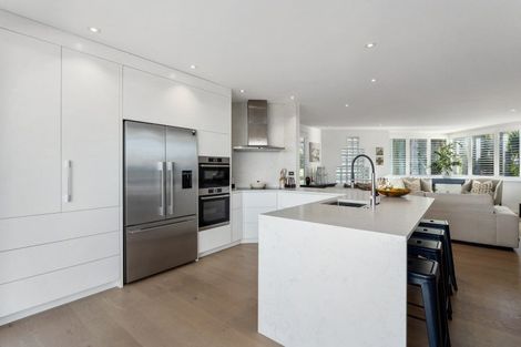 Photo of property in 39 Eastcliffe Road, Castor Bay, Auckland, 0620