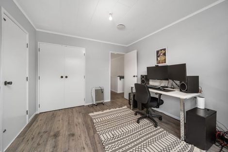 Photo of property in 15a Kereru Bend, Tawa, Wellington, 5028