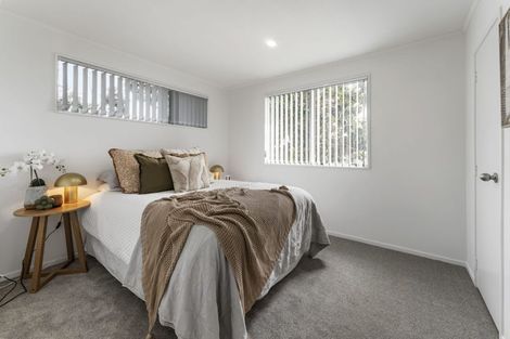 Photo of property in 8 Halloran Place, Massey, Auckland, 0614