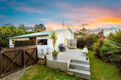 Photo of property in 5 Don Buck Road, Henderson, Auckland, 0614