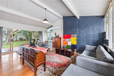 Photo of property in 16 De Val Drive, Titirangi, Auckland, 0604