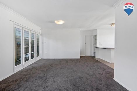 Photo of property in 43 Stewart Drive, Newlands, Wellington, 6037