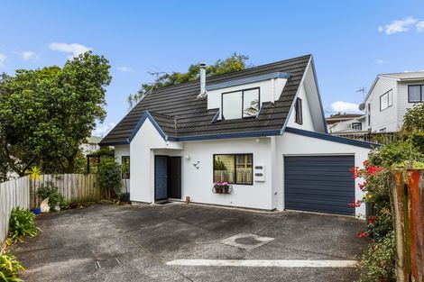 Photo of property in 3 Lantana Road, Green Bay, Auckland, 0604
