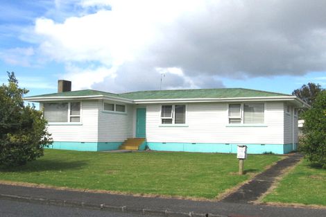 Photo of property in 15 Clinton Avenue, Te Atatu Peninsula, Auckland, 0610