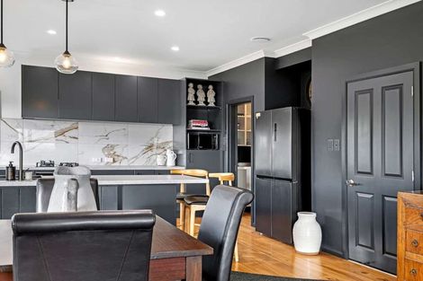 Photo of property in 1 Shakespeare Road, Bastia Hill, Whanganui, 4500