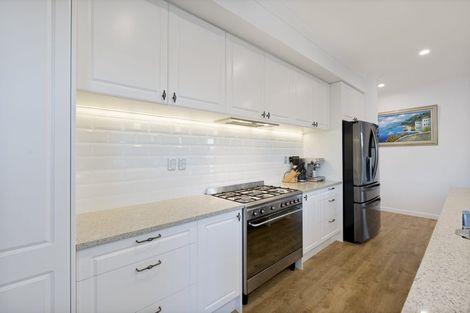 Photo of property in 25 Gilbransen Road, Kumeu, 0810