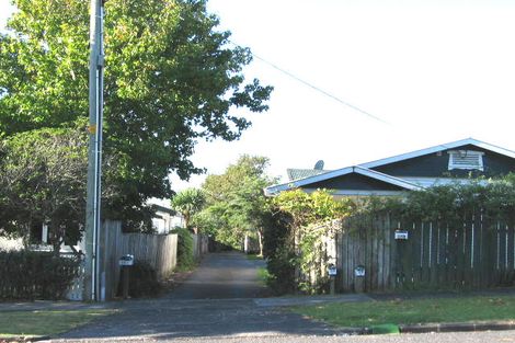 Photo of property in 24 Islington Avenue, New Lynn, Auckland, 0600