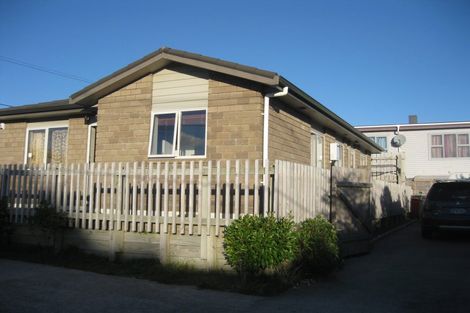 Photo of property in 50a Miles Crescent, Newlands, Wellington, 6037