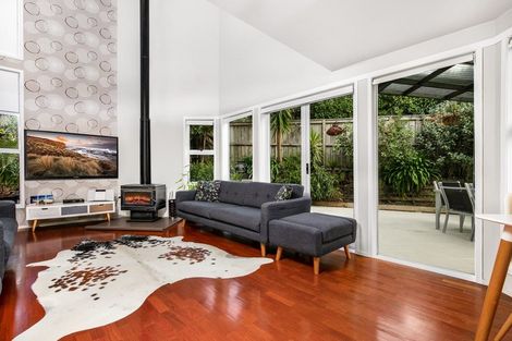 Photo of property in 10a Currey Crescent, Milford, Auckland, 0620